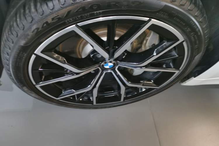 Used BMW 5 Series 2023 530Li Luxury Edition M Sport Package Left Front Wheel Hub