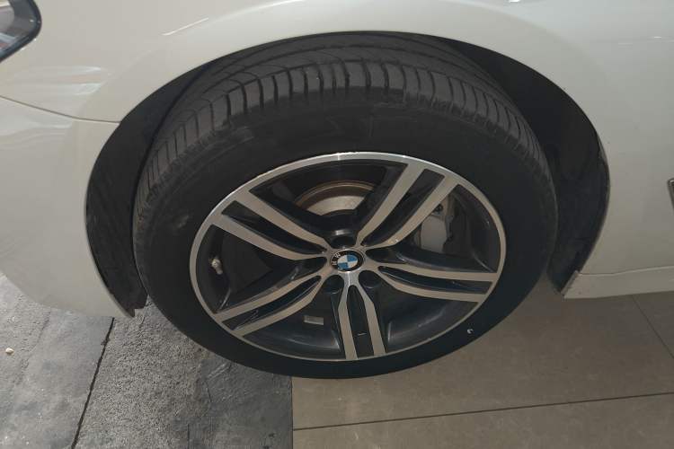 Used BMW 5 Series 2023 530Li Leading Edition Luxury Package Left Front Wheel Hub