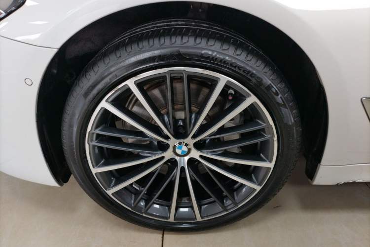 Used BMW 5 Series 2023 530Li Leading Model M Sport Package Left Front Wheel Hub