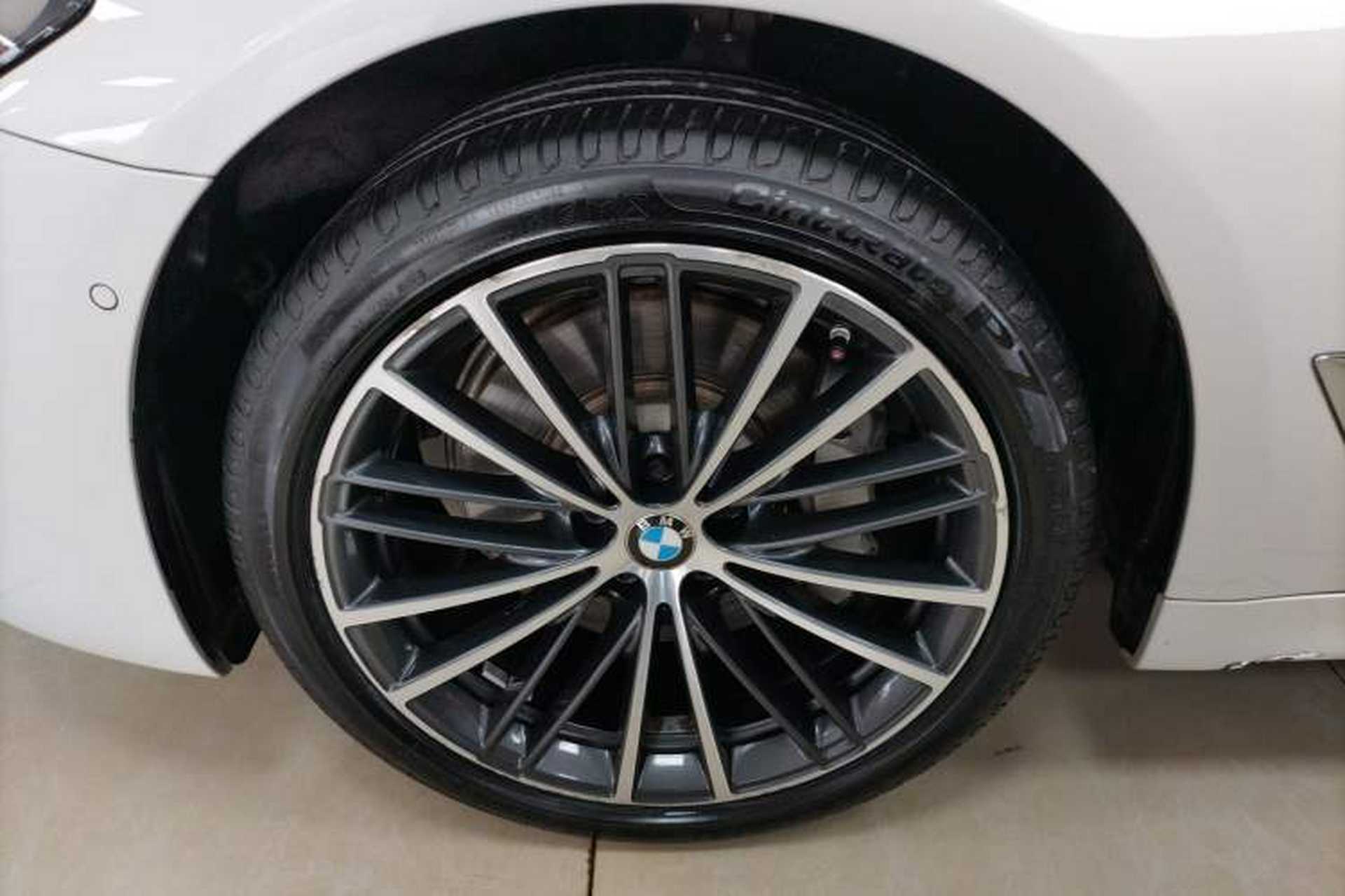 Used BMW 5 Series 2023 530Li Leading Model M Sport Package Left Front Wheel Hub