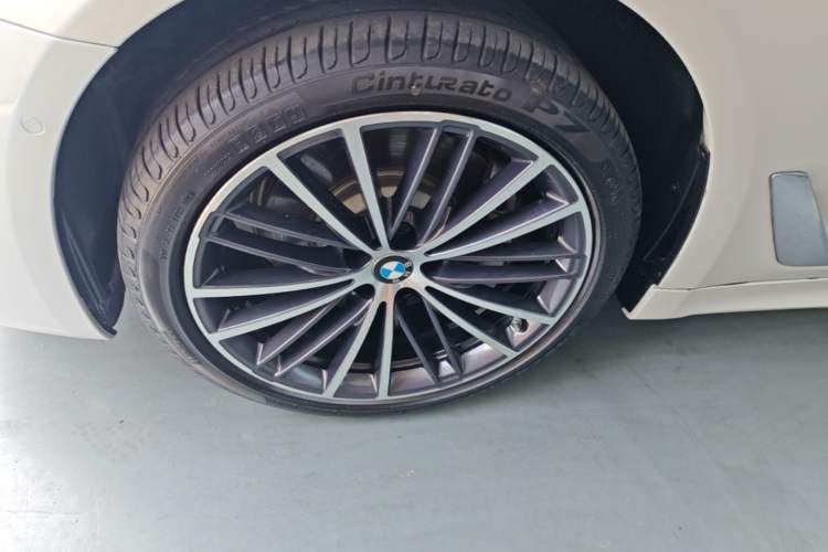 Used BMW 5 Series 2023 530Li Leading Model M Sport Package Left Front Wheel Hub