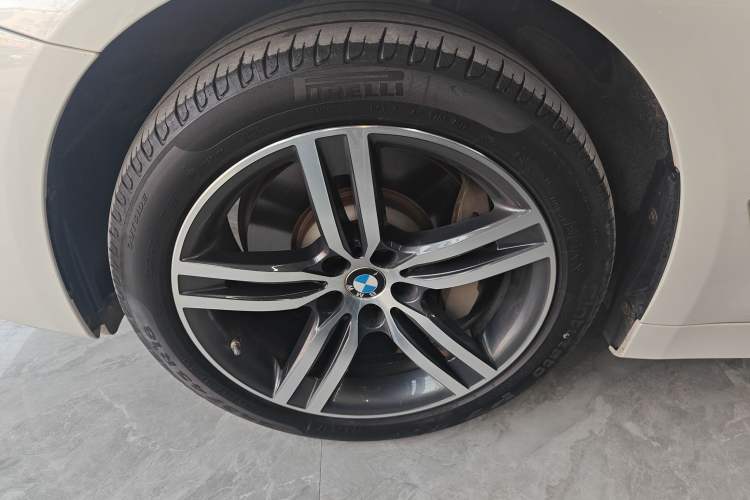 Used BMW 5 Series 2023 530Li Leading Edition Luxury Package Left Front Wheel Hub