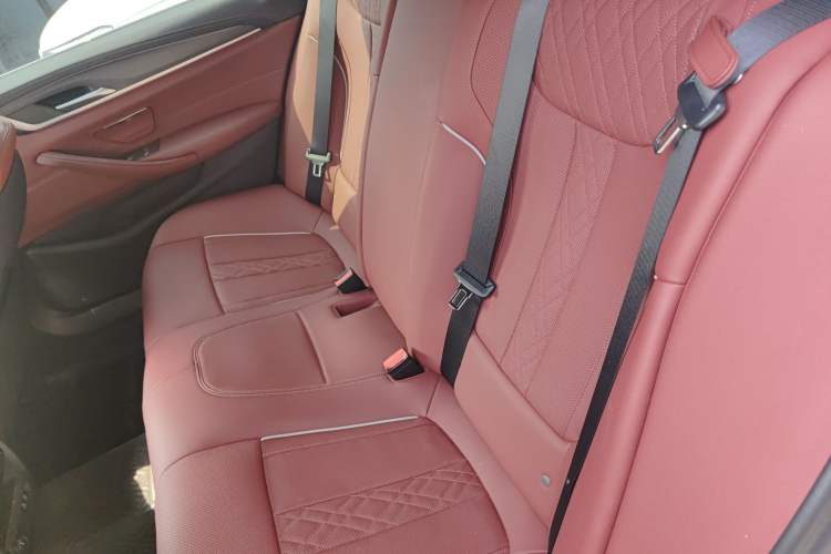 Used BMW 5 Series 2023 Restyled 530Li Leading Edition M Sport Package Left Rear Seat