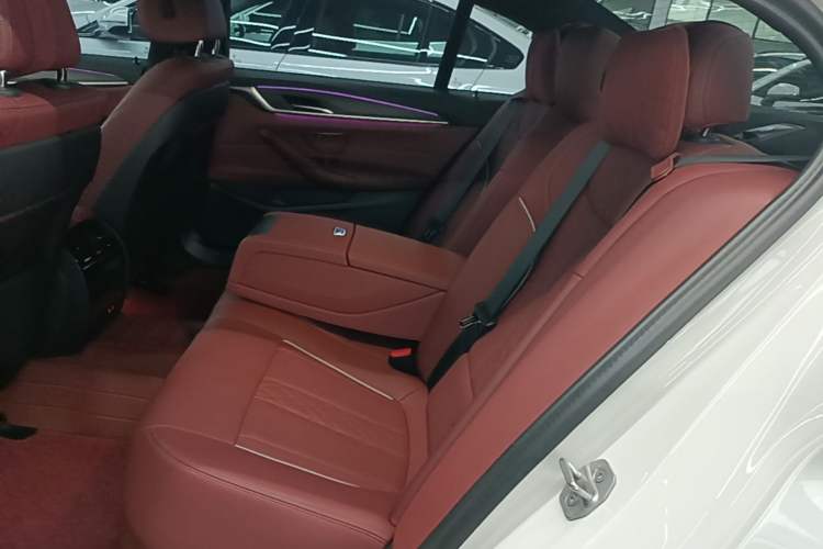 Used BMW 5 Series 2023 Restyled 530Li Leading Edition M Sport Package Left Rear Seat