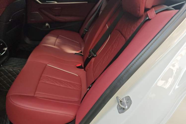 Used BMW 5 Series 2023 530Li Luxury Edition M Sport Package Left Rear Seat