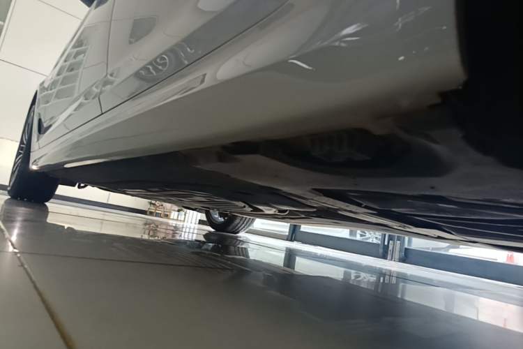 Used BMW 5 Series 2023 530Li Leading Model M Sport Package Left Side Sill