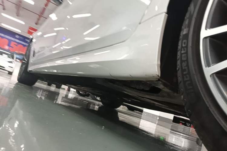 Used BMW 5 Series 2023 530Li Leading Model M Sport Package Left Side Sill