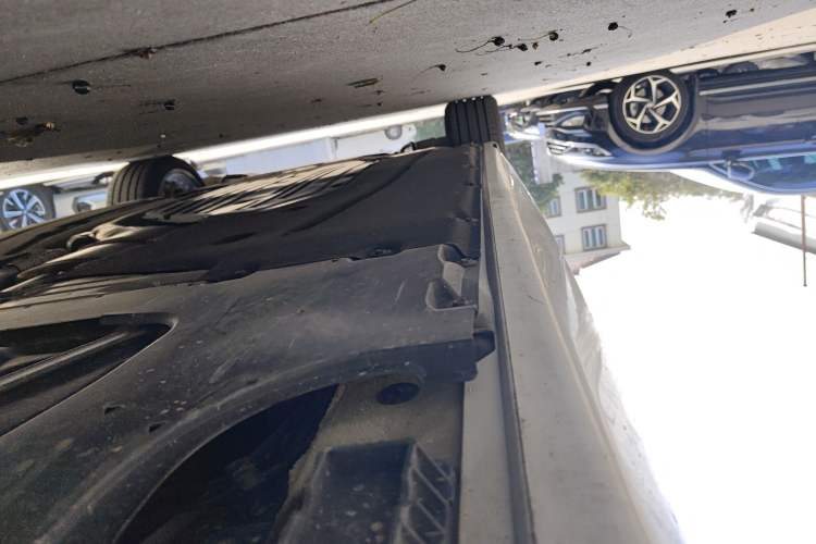 Used BMW 5 Series 2023 Restyled 530Li Leading Edition M Sport Package Left Side Sill