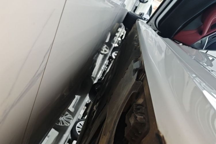 Used BMW 5 Series 2023 530Li Leading Model M Sport Package Left Side Sill
