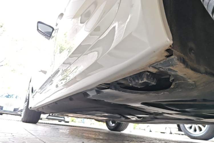 Used BMW 5 Series 2023 530Li Leading Edition Luxury Package Left Side Sill