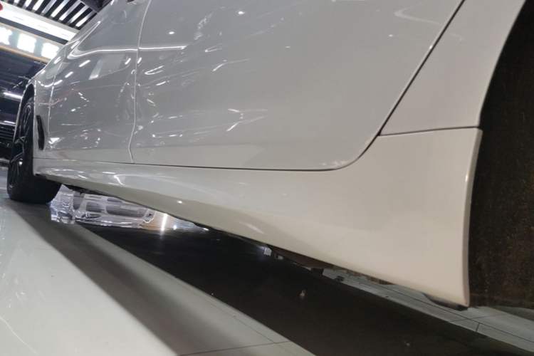 Used BMW 5 Series 2023 530Li Luxury Edition M Sport Package Left Side Sill