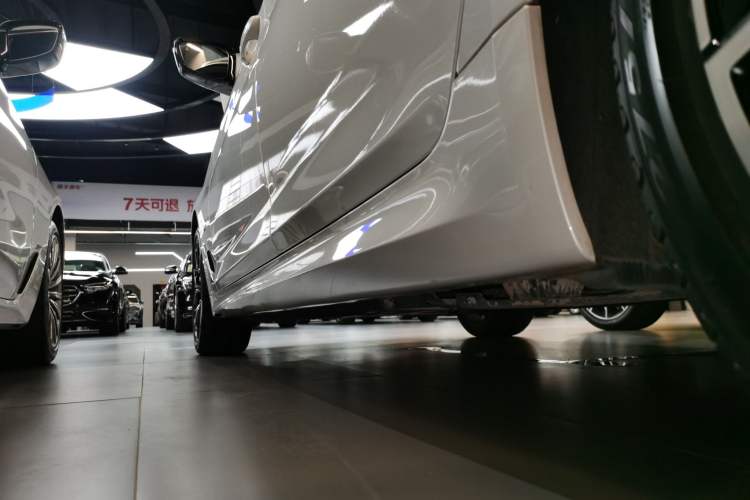 Used BMW 5 Series 2023 530Li Luxury Edition M Sport Package Left Side Sill