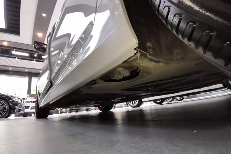 Used BMW 5 Series 2023 Restyled 530Li Leading Edition M Sport Package Left Side Sill