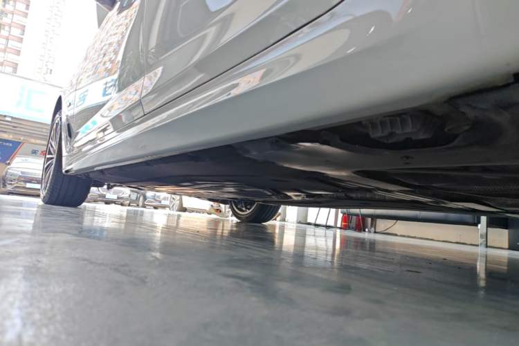 Used BMW 5 Series 2023 530Li Leading Model M Sport Package Left Side Sill