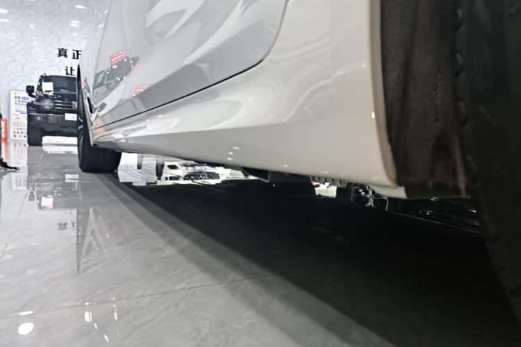 Used BMW 5 Series 2023 530Li Leading Model M Sport Package Left Side Sill