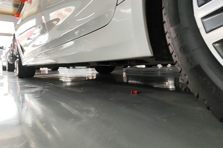 Used BMW 5 Series 2023 530Li Leading Edition Luxury Package Left Side Sill
