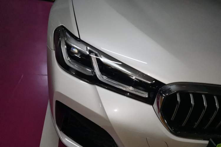 Used BMW 5 Series 2023 Restyled 530Li Leading Edition M Sport Package Right Front Headlight