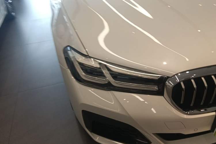Used BMW 5 Series 2023 530Li xDrive M Sport Package Right Front Headlight