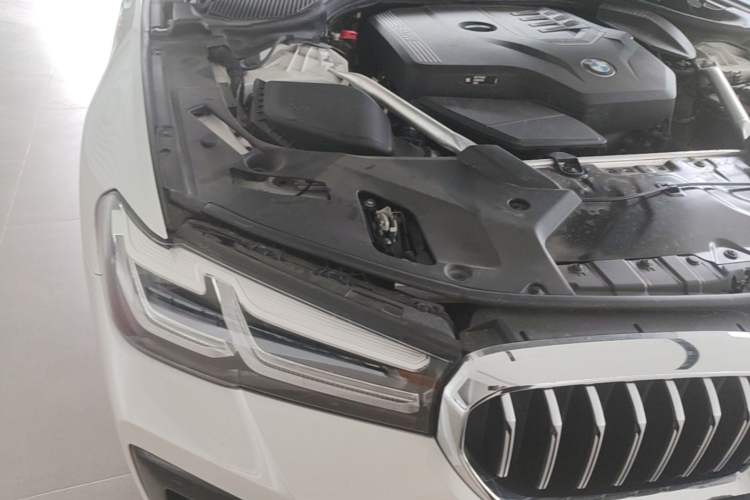 Used BMW 5 Series 2023 530Li Leading Model M Sport Package Right Front Headlight