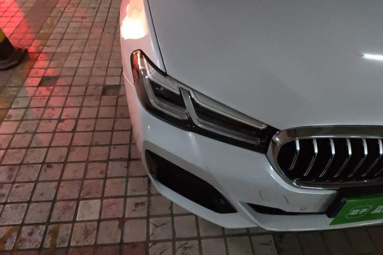 Used BMW 5 Series 2023 530Li Leading Model M Sport Package Right Front Headlight