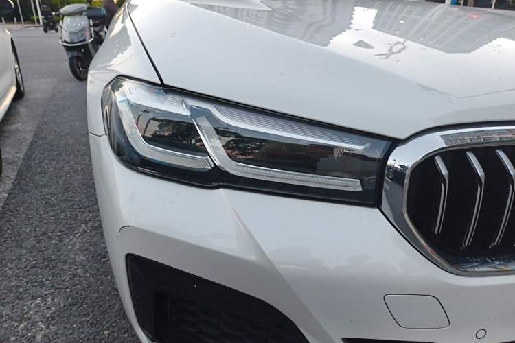 Used BMW 5 Series 2023 530Li Luxury Edition M Sport Package Right Front Headlight