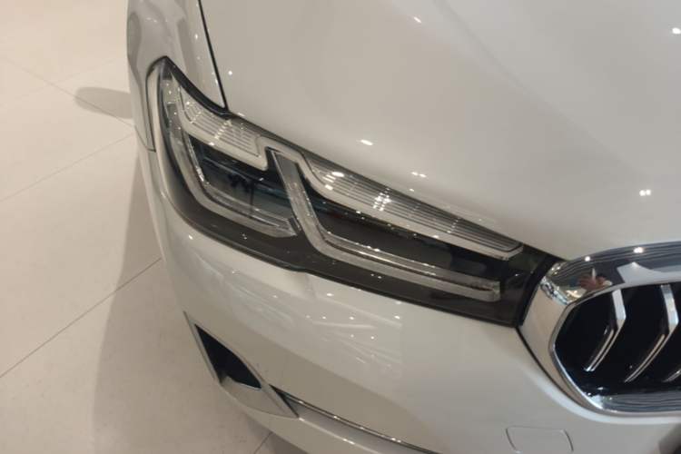 Used BMW 5 Series 2023 530Li Leading Edition Luxury Package Right Front Headlight