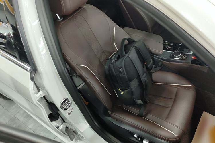 Used BMW 5 Series 2023 Restyled 530Li Leading Edition M Sport Package Right Front Seat