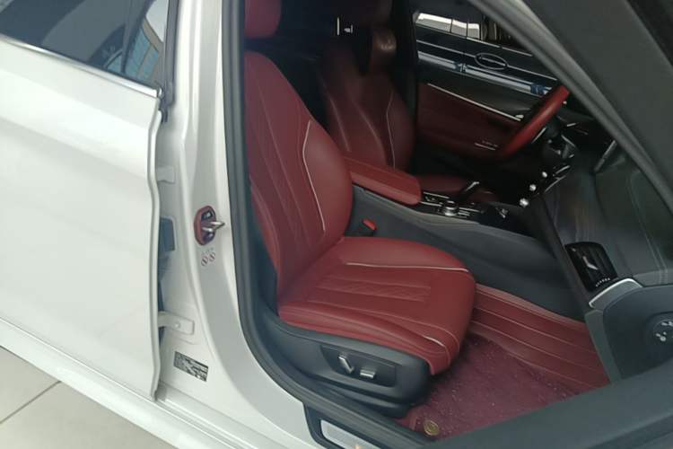 Used BMW 5 Series 2023 530Li Leading Model M Sport Package Right Front Seat