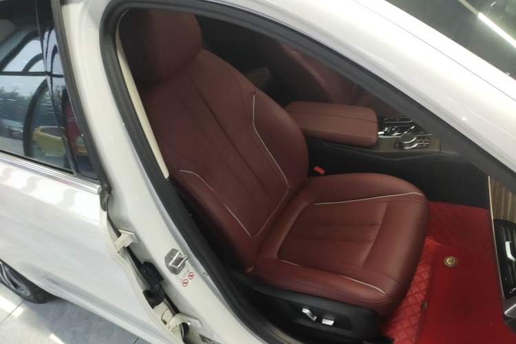 Used BMW 5 Series 2023 530Li Leading Edition Luxury Package Right Front Seat