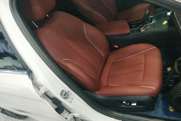 Used BMW 5 Series 2023 530Li Leading Model M Sport Package Right Front Seat
