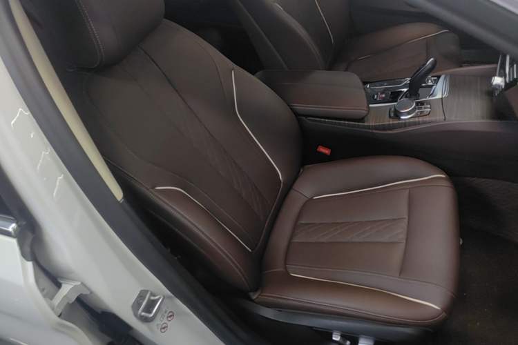 Used BMW 5 Series 2023 530Li Leading Edition Luxury Package Right Front Seat