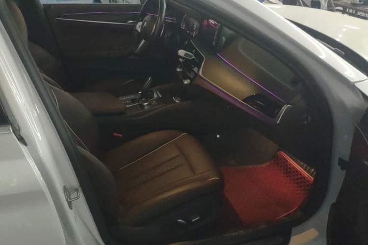 Used BMW 5 Series 2023 530Li Leading Model M Sport Package Right Front Seat