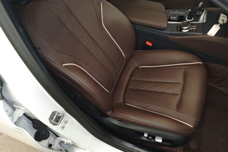 Used BMW 5 Series 2023 530Li Leading Model M Sport Package Right Front Seat