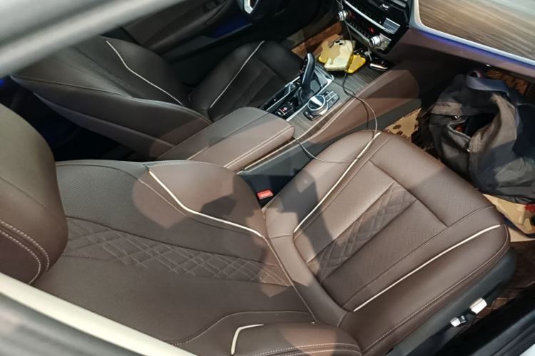Used BMW 5 Series 2023 530Li Leading Edition Luxury Package Right Front Seat