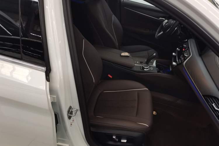 Used BMW 5 Series 2023 530Li Leading Model M Sport Package Right Front Seat