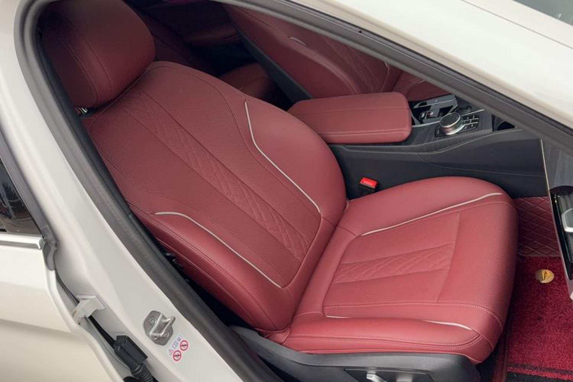 Used BMW 5 Series 2023 530Li Leading Model M Sport Package Right Front Seat