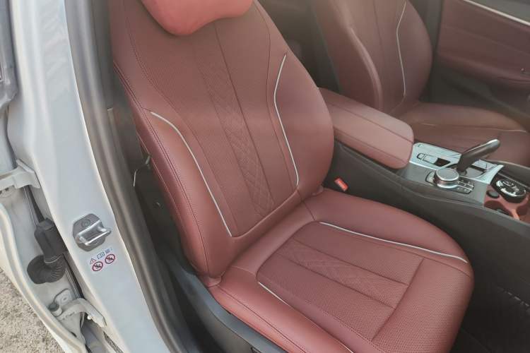 Used BMW 5 Series 2023 Restyled 530Li Leading Edition M Sport Package Right Front Seat