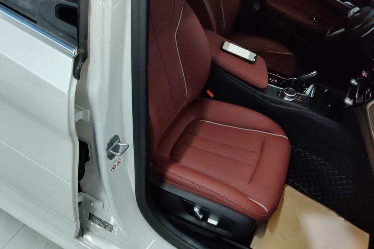 Used BMW 5 Series 2023 530Li Leading Model M Sport Package Right Front Seat