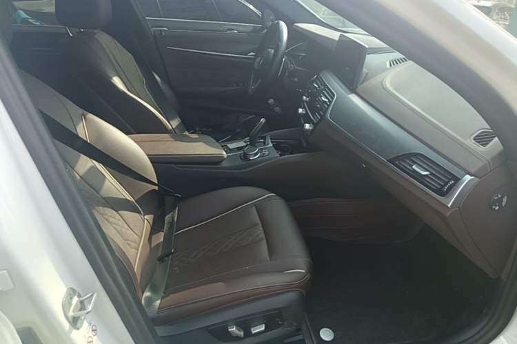 Used BMW 5 Series 2023 530Li Leading Model M Sport Package Right Front Seat
