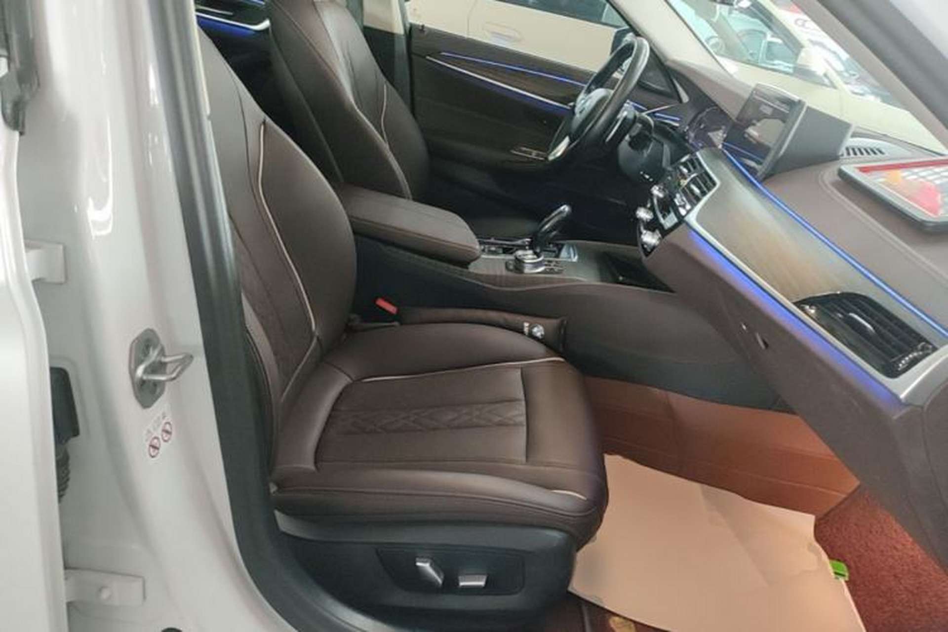 Used BMW 5 Series 2023 530Li Leading Edition Luxury Package Right Front Seat