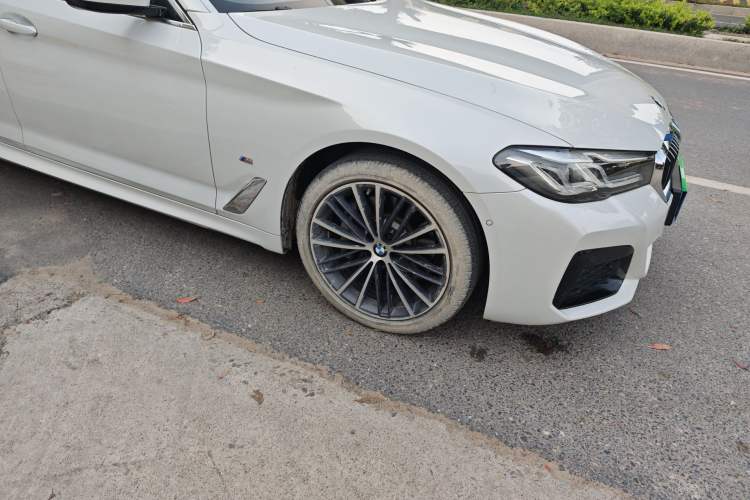 Used BMW 5 Series 2023 530Li Leading Model M Sport Package Right Front Wheel Hub