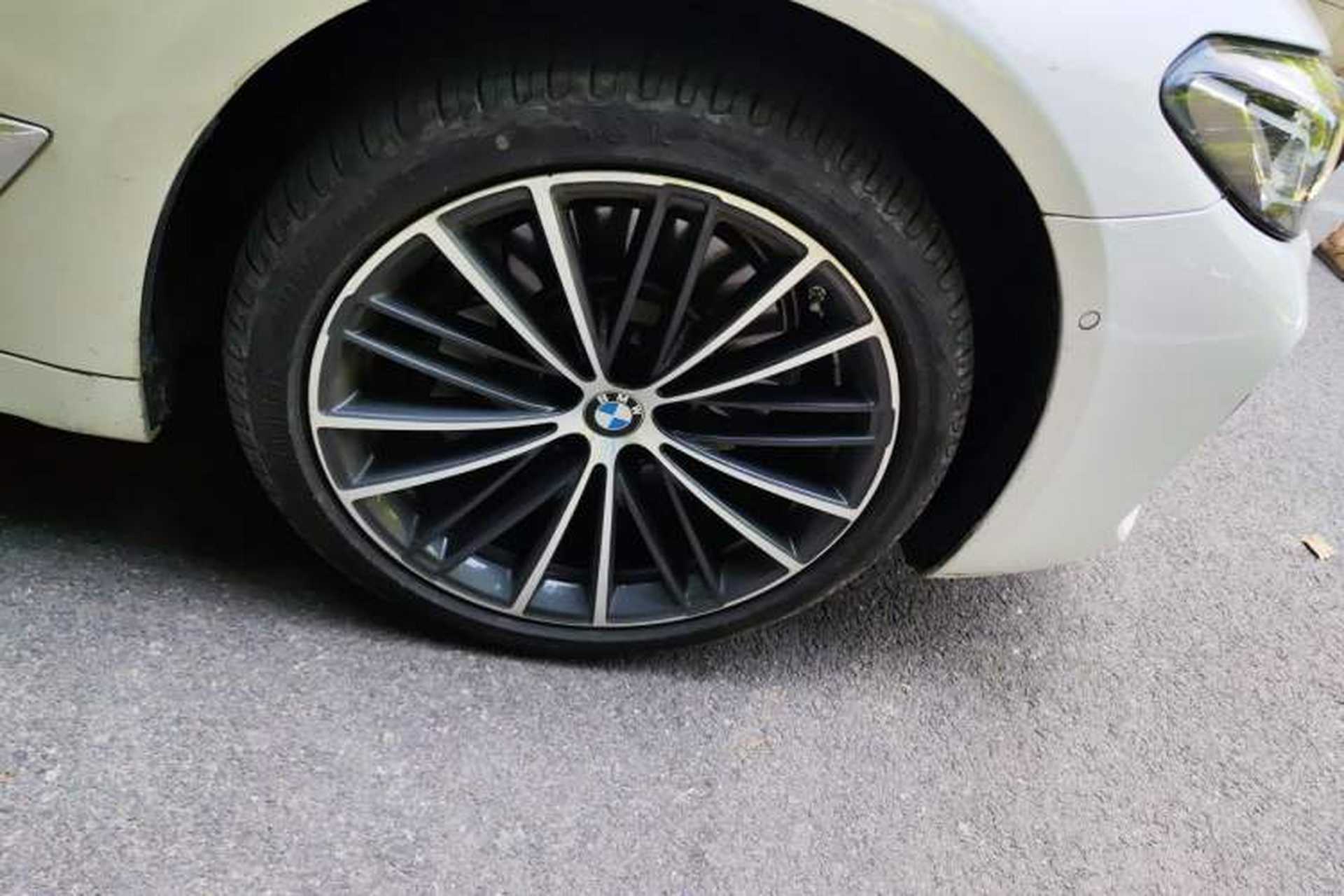 Used BMW 5 Series 2023 530Li Leading Model M Sport Package Right Front Wheel Hub