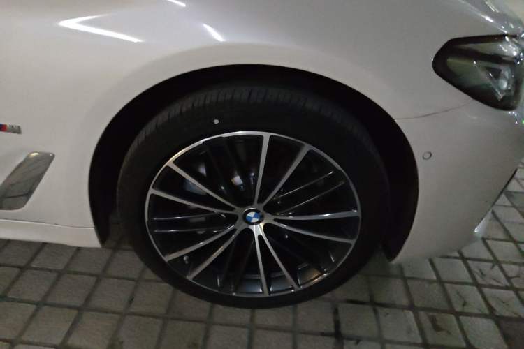 Used BMW 5 Series 2023 530Li Leading Model M Sport Package Right Front Wheel Hub