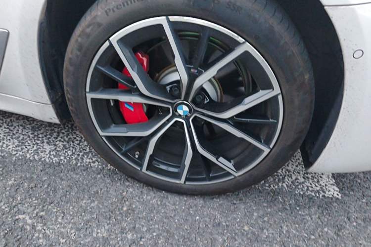Used BMW 5 Series 2023 530Li Luxury Edition M Sport Package Right Front Wheel Hub
