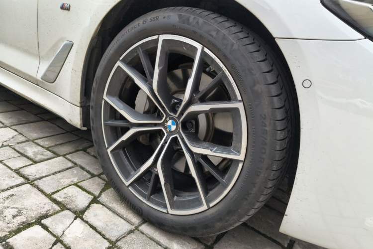 Used BMW 5 Series 2023 530Li Luxury Edition M Sport Package Right Front Wheel Hub