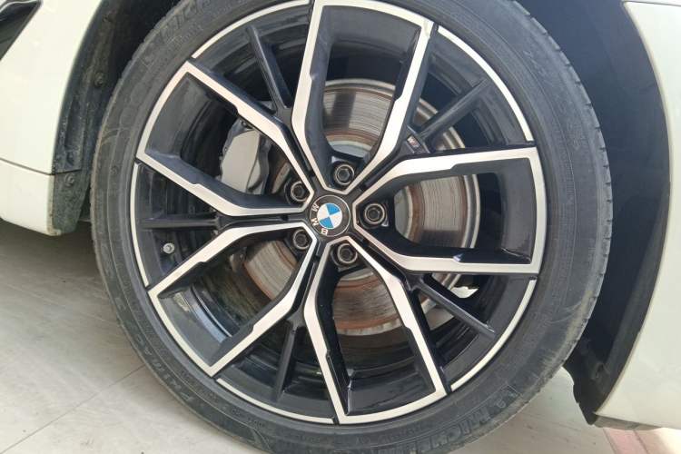 Used BMW 5 Series 2023 Restyled 530Li Luxury Edition M Sport Package Right Front Wheel Hub