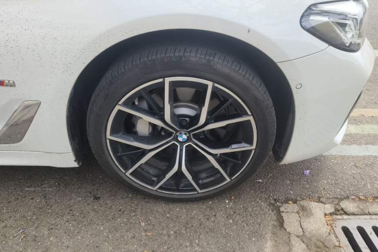 Used BMW 5 Series 2023 530Li Luxury Edition M Sport Package Right Front Wheel Hub