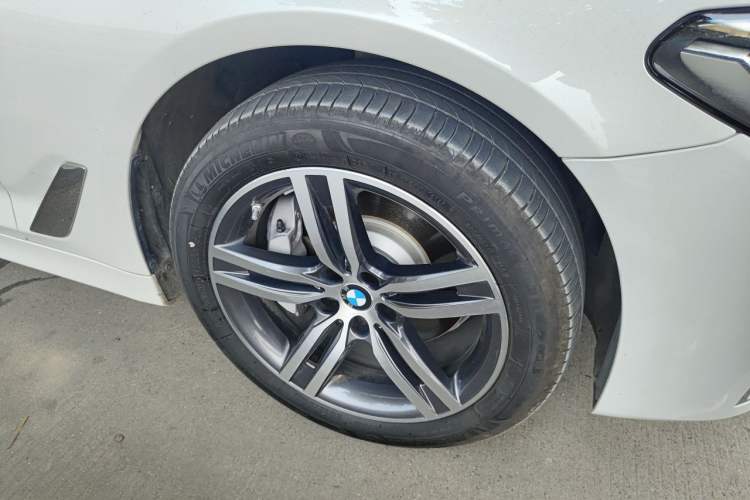 Used BMW 5 Series 2023 530Li Leading Edition Luxury Package Right Front Wheel Hub