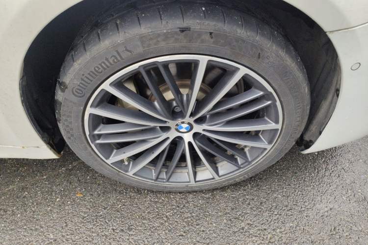 Used BMW 5 Series 2023 530Li Leading Model M Sport Package Right Front Wheel Hub