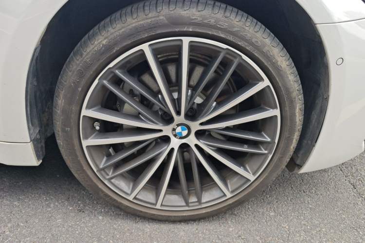 Used BMW 5 Series 2023 530Li Leading Model M Sport Package Right Front Wheel Hub